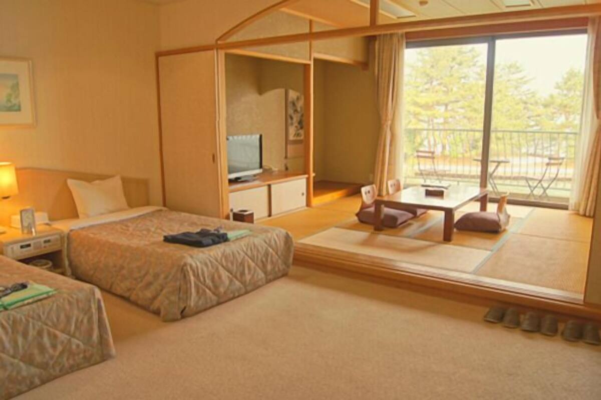 Chambre, vue sur la mer (Japanese Western Style) | Coffre-fort, bureau, lit de bébé (gratuit), lit d’appoint (gratuit)
