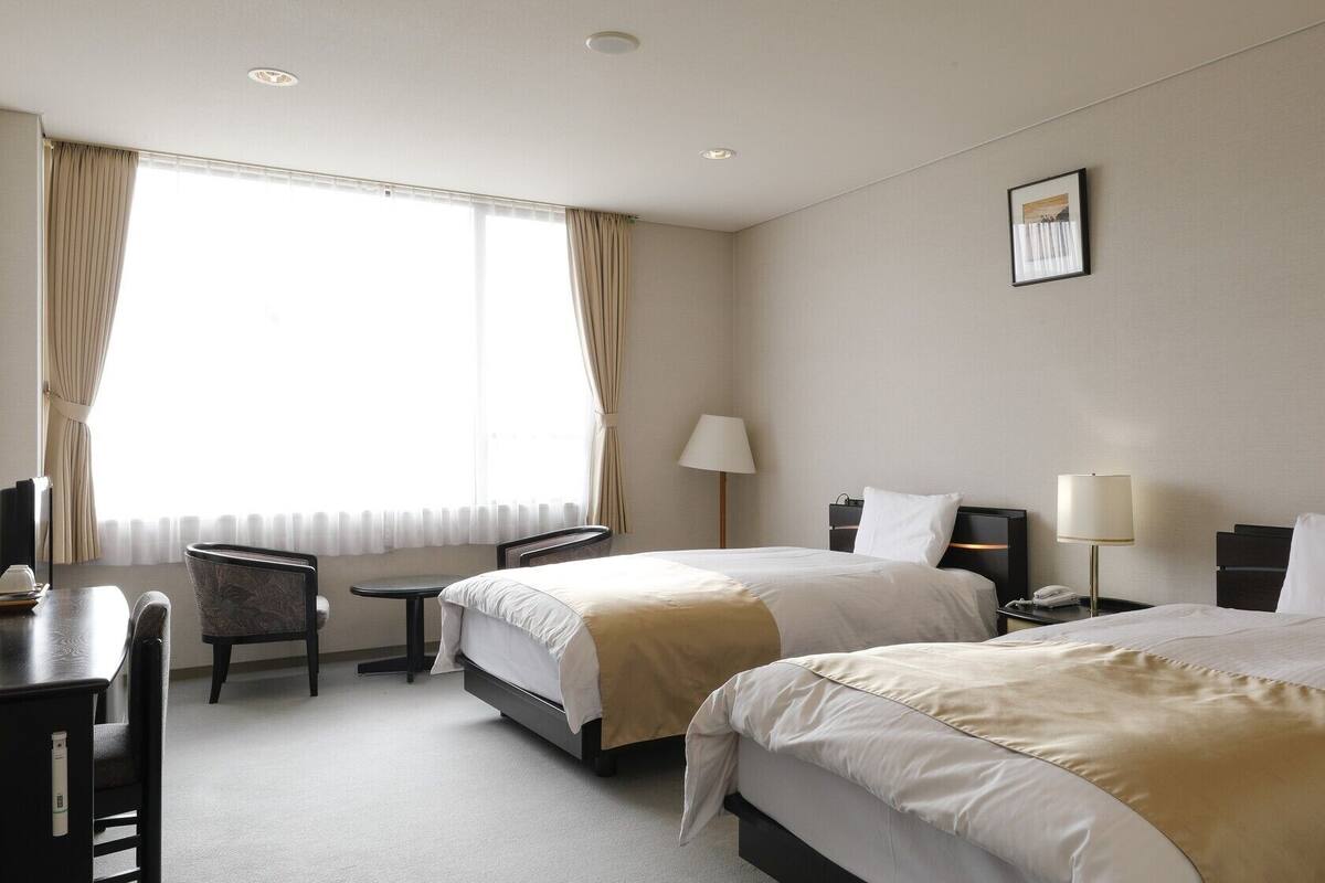 In-room safe, desk, cribs (free), rollaway beds (free)