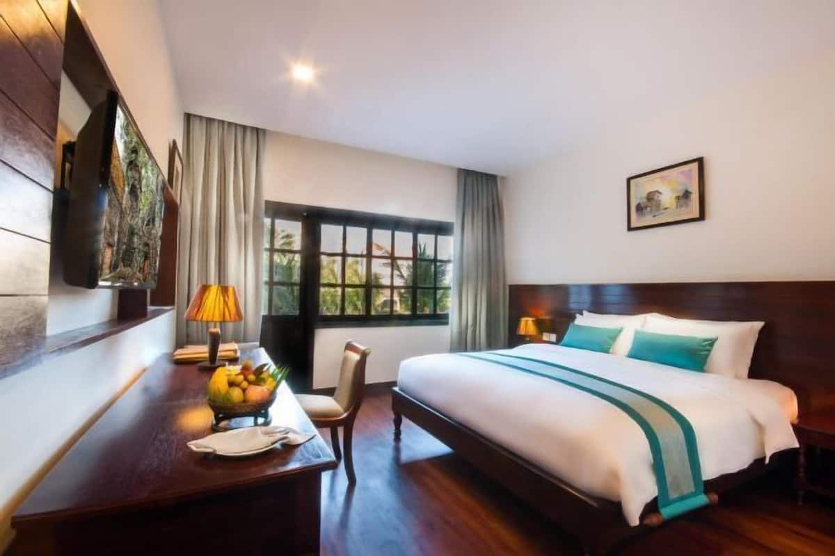 1 bedroom, premium bedding, minibar, in-room safe