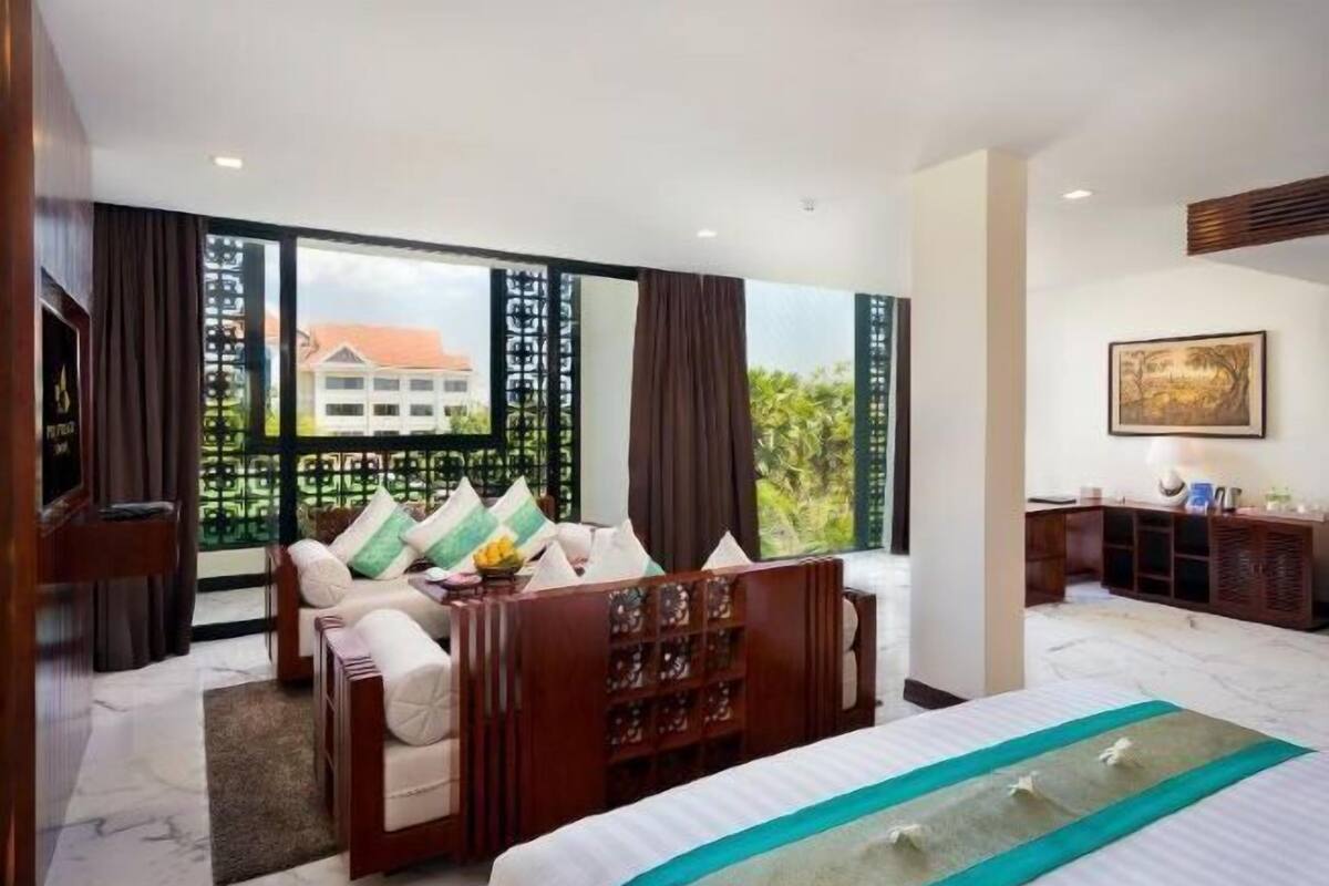 1 bedroom, premium bedding, minibar, in-room safe