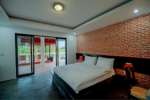 Suite, 1 King Bed, Balcony