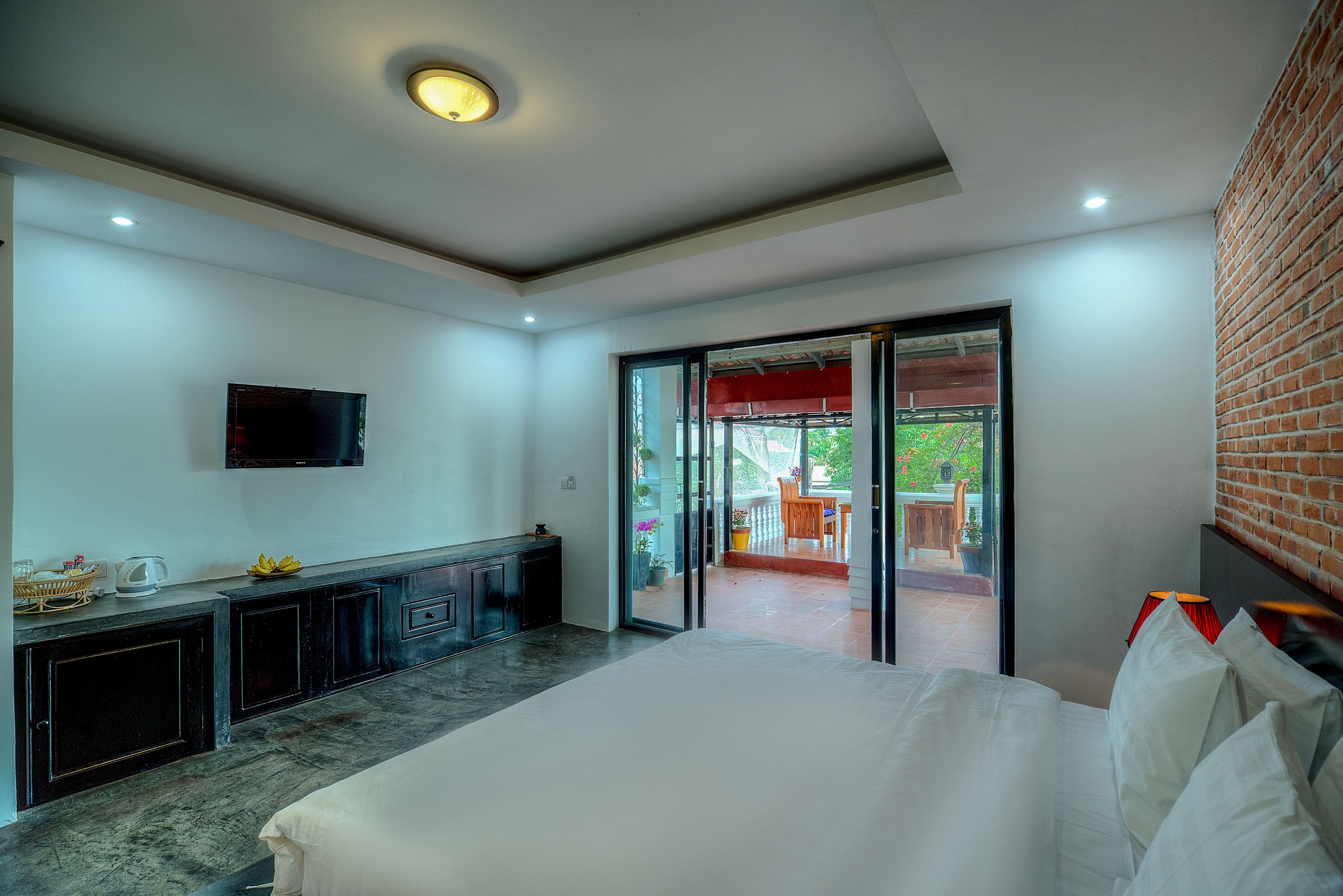 Suite, 1 King Bed, Balcony