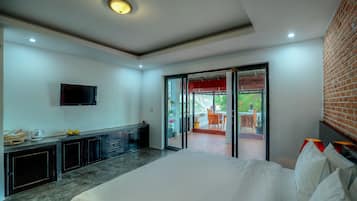 Suite, 1 King Bed, Balcony | In-room safe, desk, free WiFi