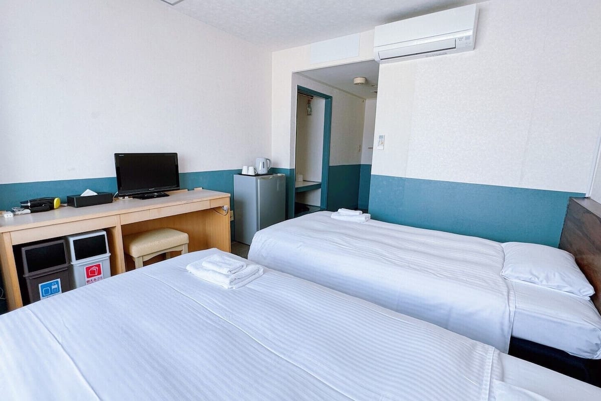 Blackout drapes, WiFi (free), bed sheets