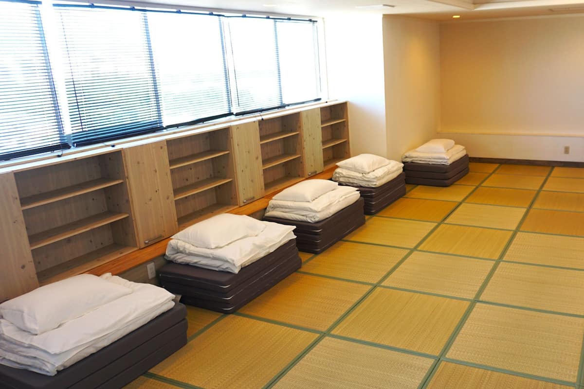 Exclusive-Zimmer, Nichtraucher, Gemeinschaftsbad (Ground Floor Rental) | Verdunkelungsvorhänge, kostenloses WLAN, Bettwäsche