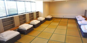 Exclusive-Zimmer, Nichtraucher, Gemeinschaftsbad (Ground Floor Rental) | Verdunkelungsvorhänge, kostenloses WLAN, Bettwäsche