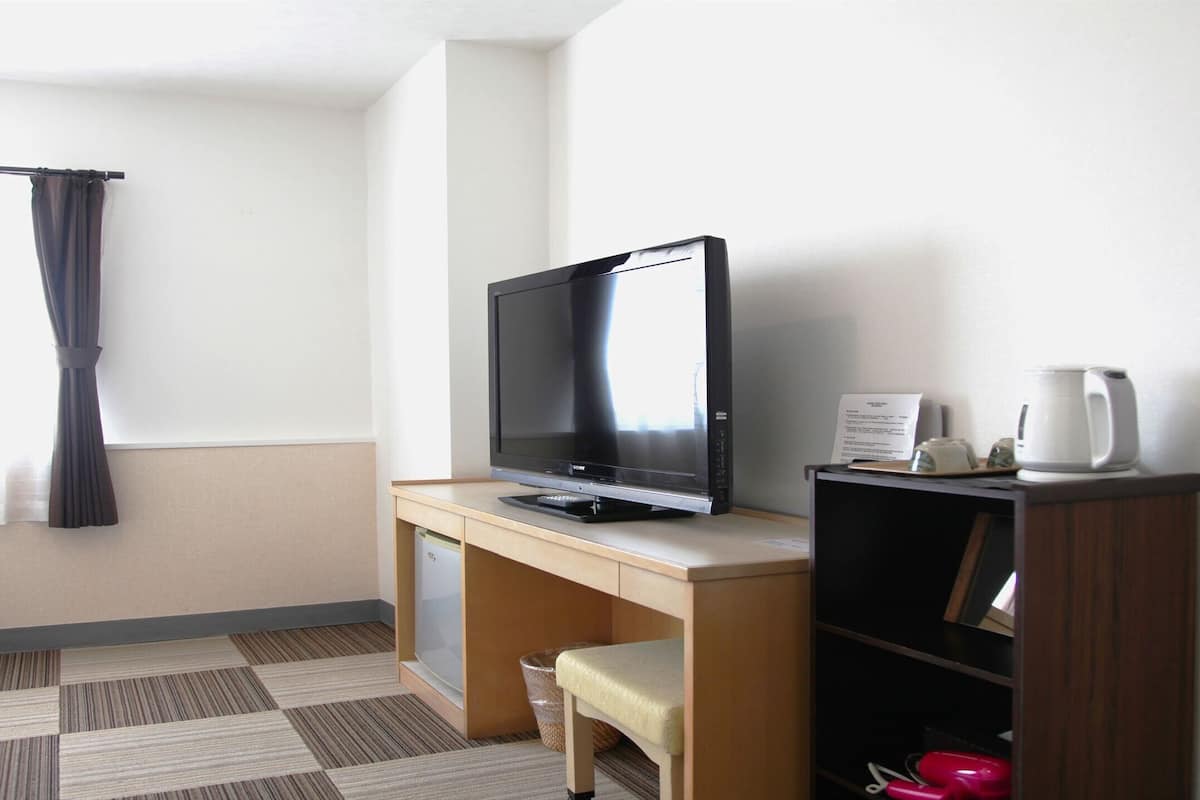 1 bedroom, blackout curtains, free wifi, bed sheets