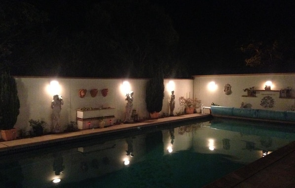 Piscine extérieure en saison