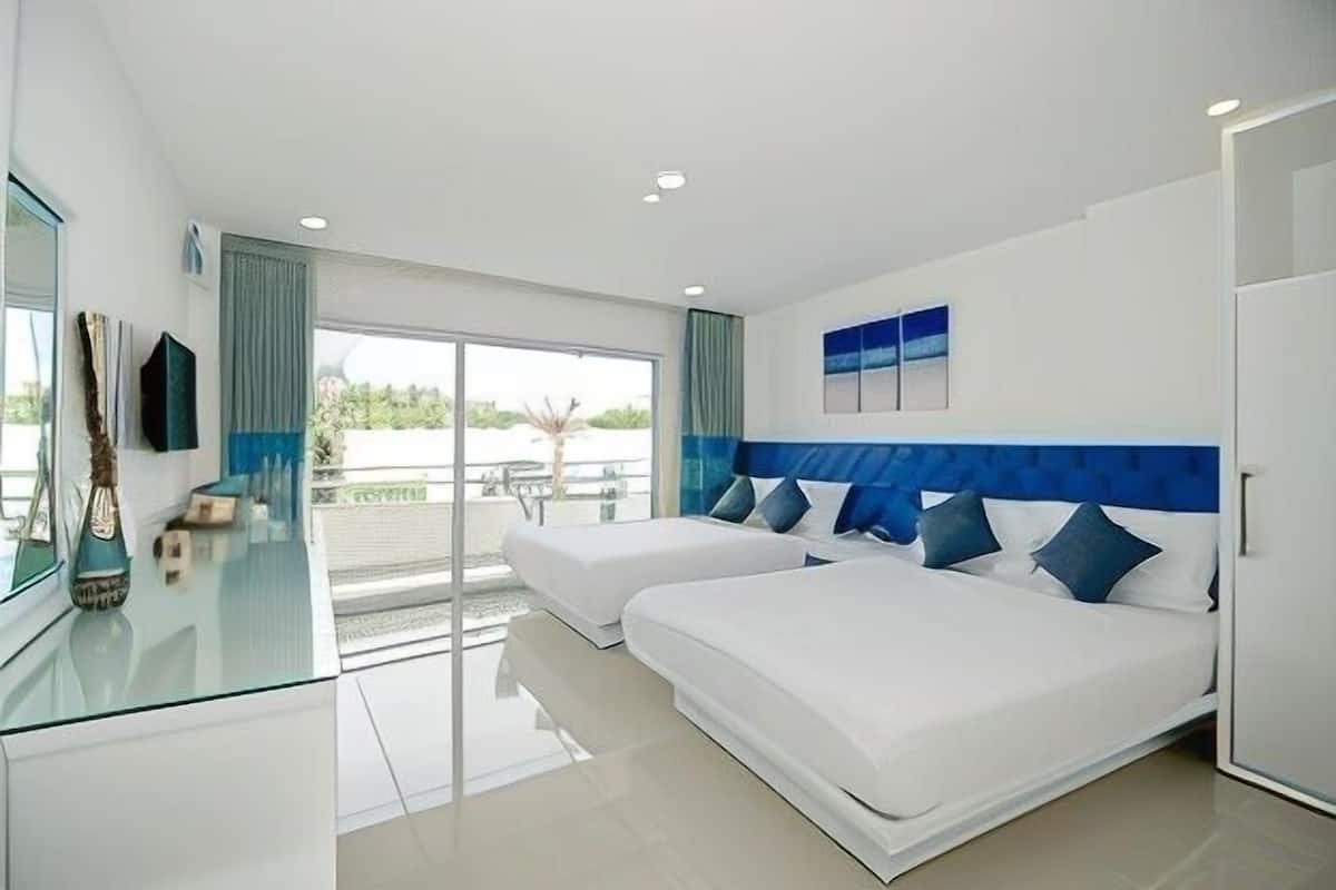 Minibar, in-room safe, desk, blackout curtains