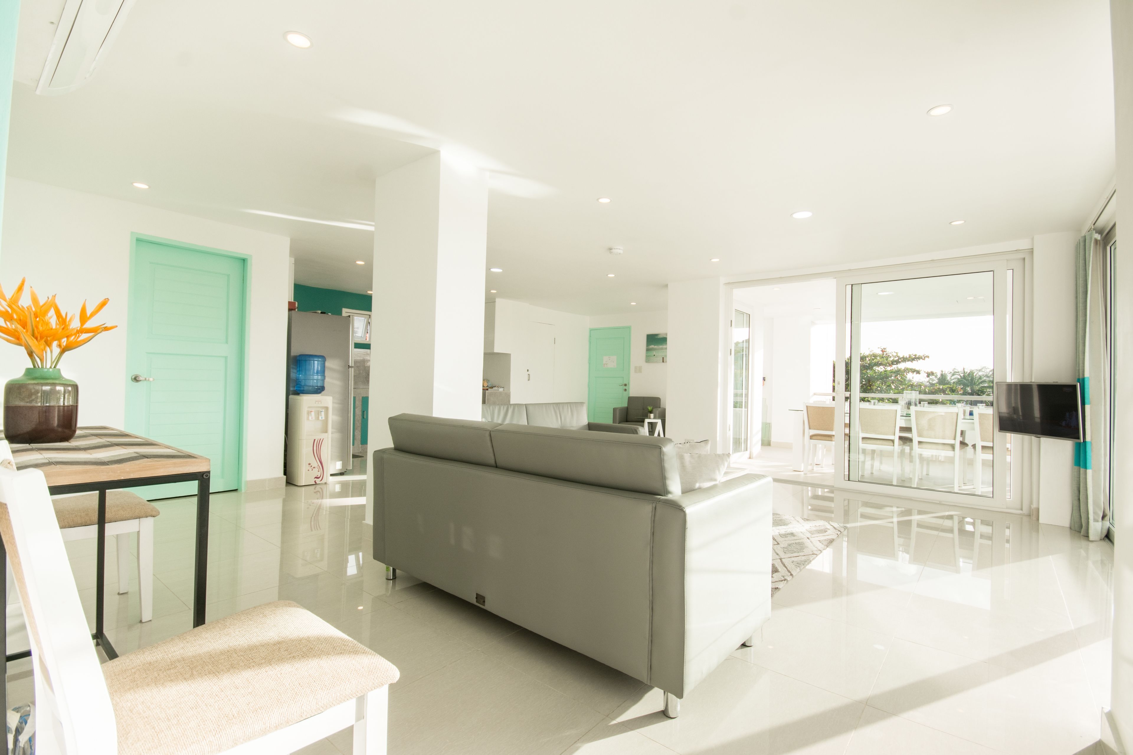 penthouse, 2 bedrooms, kitchen | living room | plasma tv