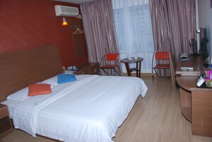 Comfort Room, 1 Queen Bed | Desk, blackout drapes, free WiFi