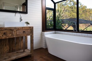 Nhà, 3 phòng ngủ | Phòng tắm | Bồn tắm và buồng tắm vòi sen riêng, đồ dùng nhà tắm miễn phí