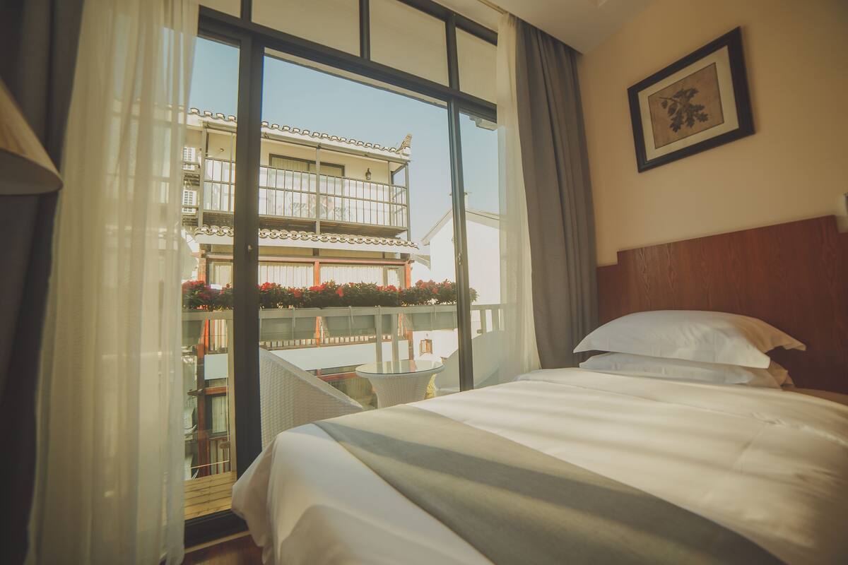 Habitación doble Deluxe | Minibar, escritorio, cortinas blackout y wifi gratis