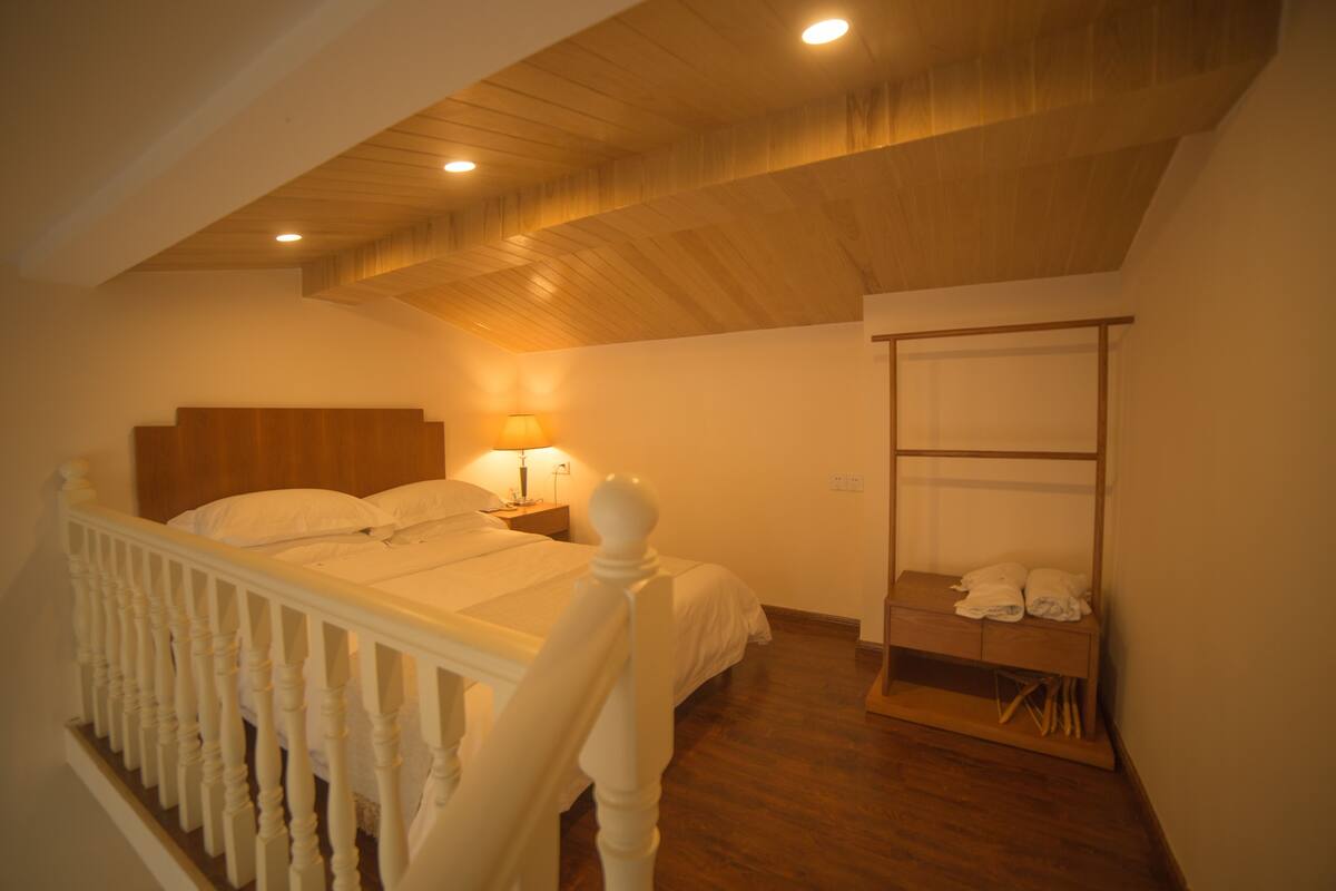 Loft, 1 cama matrimonial | Minibar, escritorio, cortinas blackout y wifi gratis