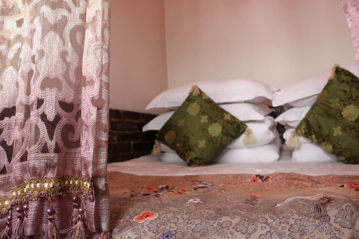 Romantic Room, 1 Queen Bed, Terrace | Premium bedding, individually decorated, individually furnished, desk