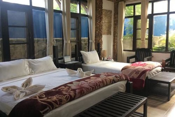 Family Room | Desk, rollaway beds, free WiFi