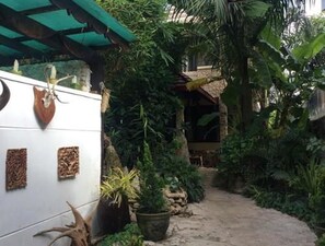 Property entrance - Aquarius Inn Inle Lake (Nyaungshwe)