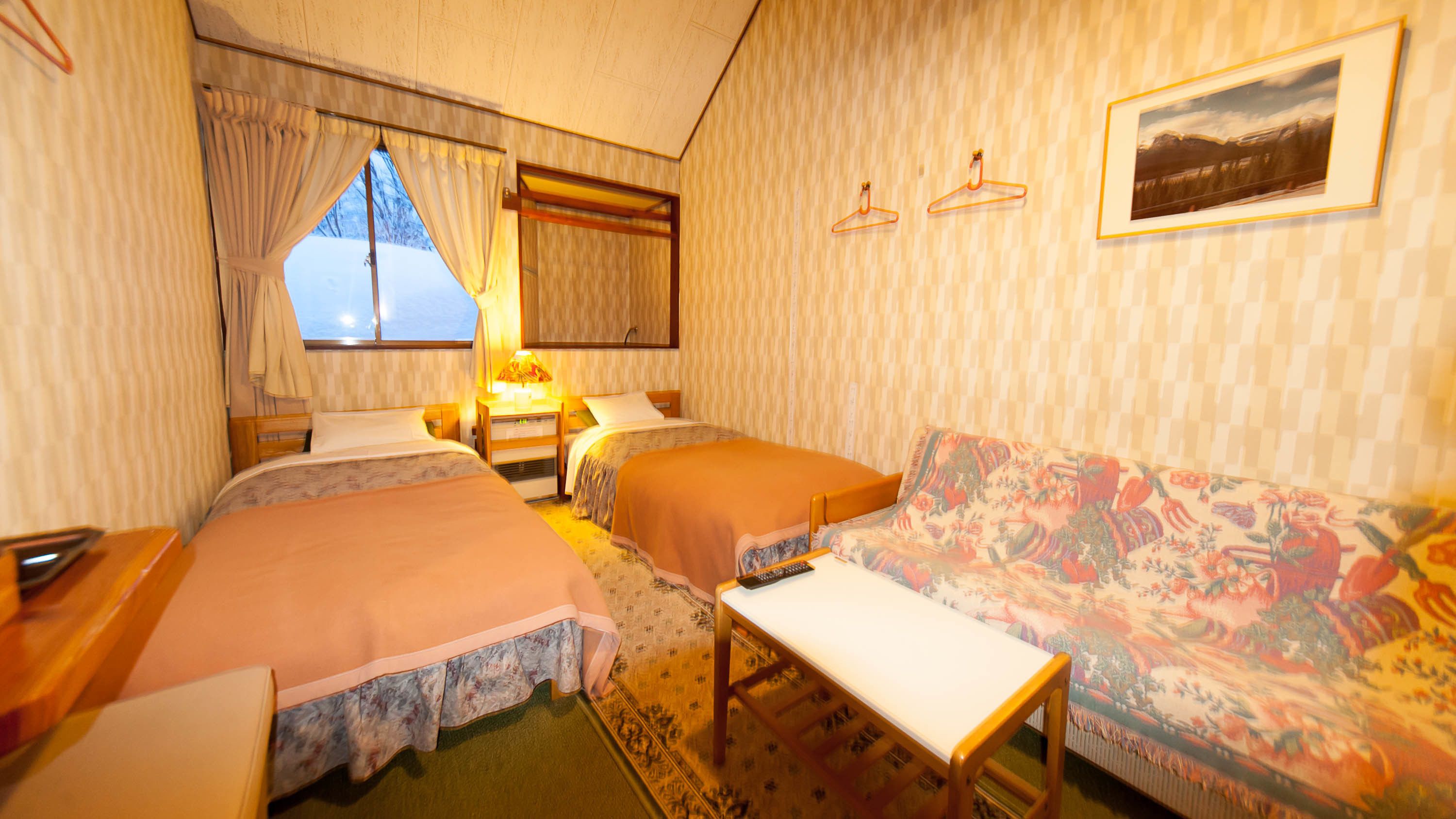 ألحفة محشوة بالريش وبديكورات فريدة لكل غرفة وطراز فريد لكل وحدة