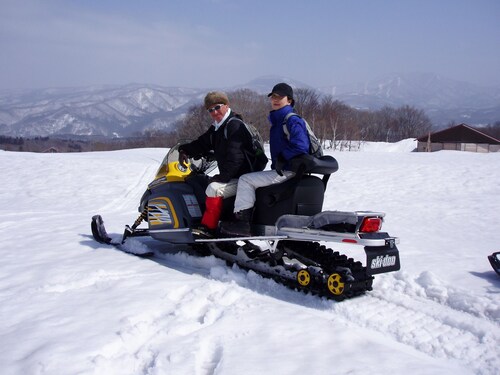 スノーモービル