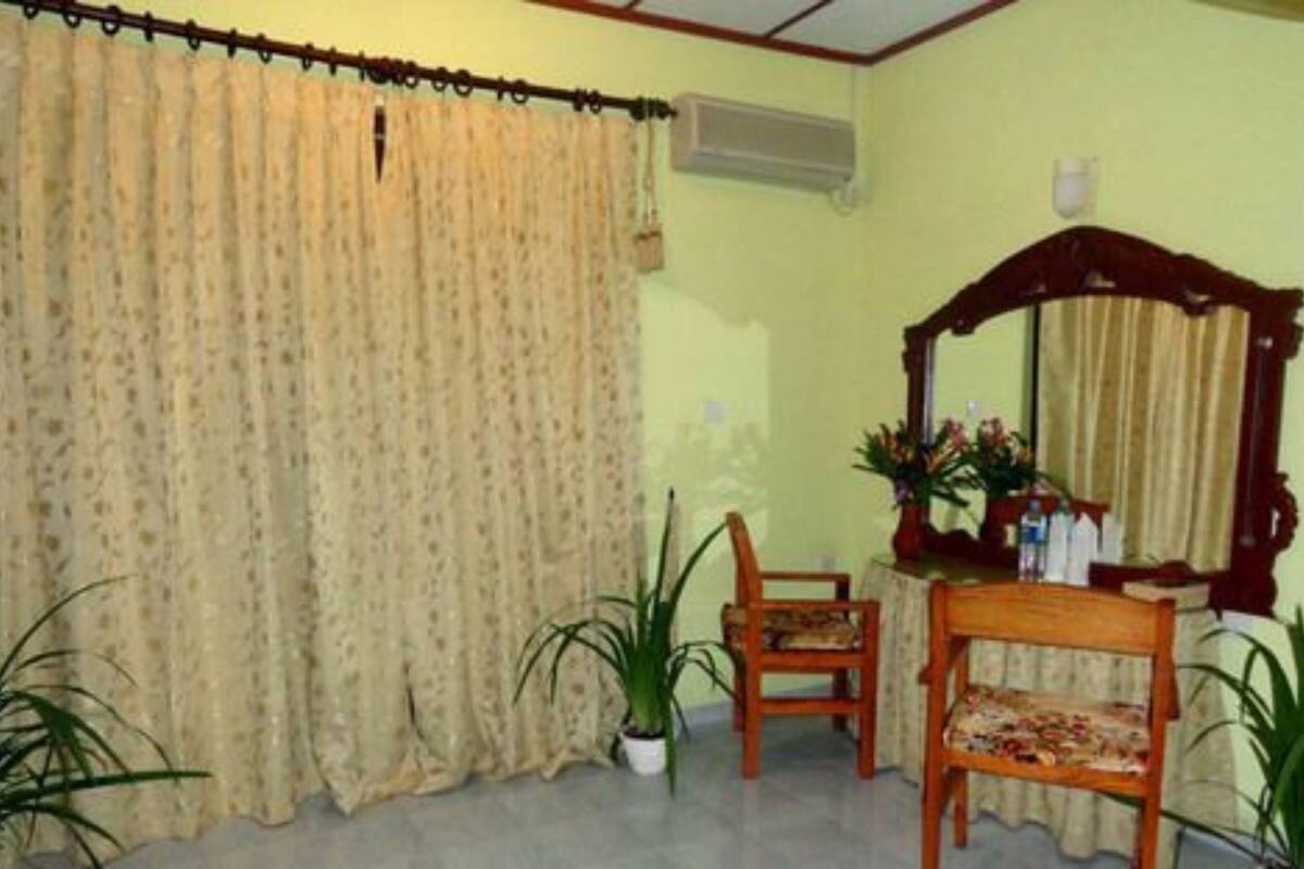 Standard Double Room, Garden View | Minibar, in-room safe, desk, iron/ironing board