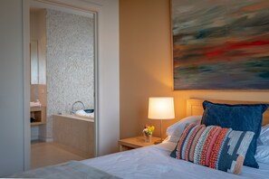 House, 3 Bedrooms | 3 bedrooms, cribs/infant beds, bed sheets - Queensberry Springs Villa 1 (Daylesford)