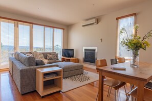 House, 3 Bedrooms | Living area | Flat-screen TV, fireplace, DVD player - Queensberry Springs Villa 1 (Daylesford)