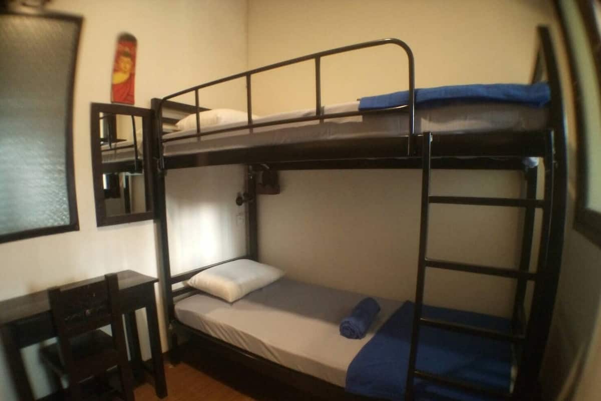Twin Room : Bunk Bed (Shared Bathroom)