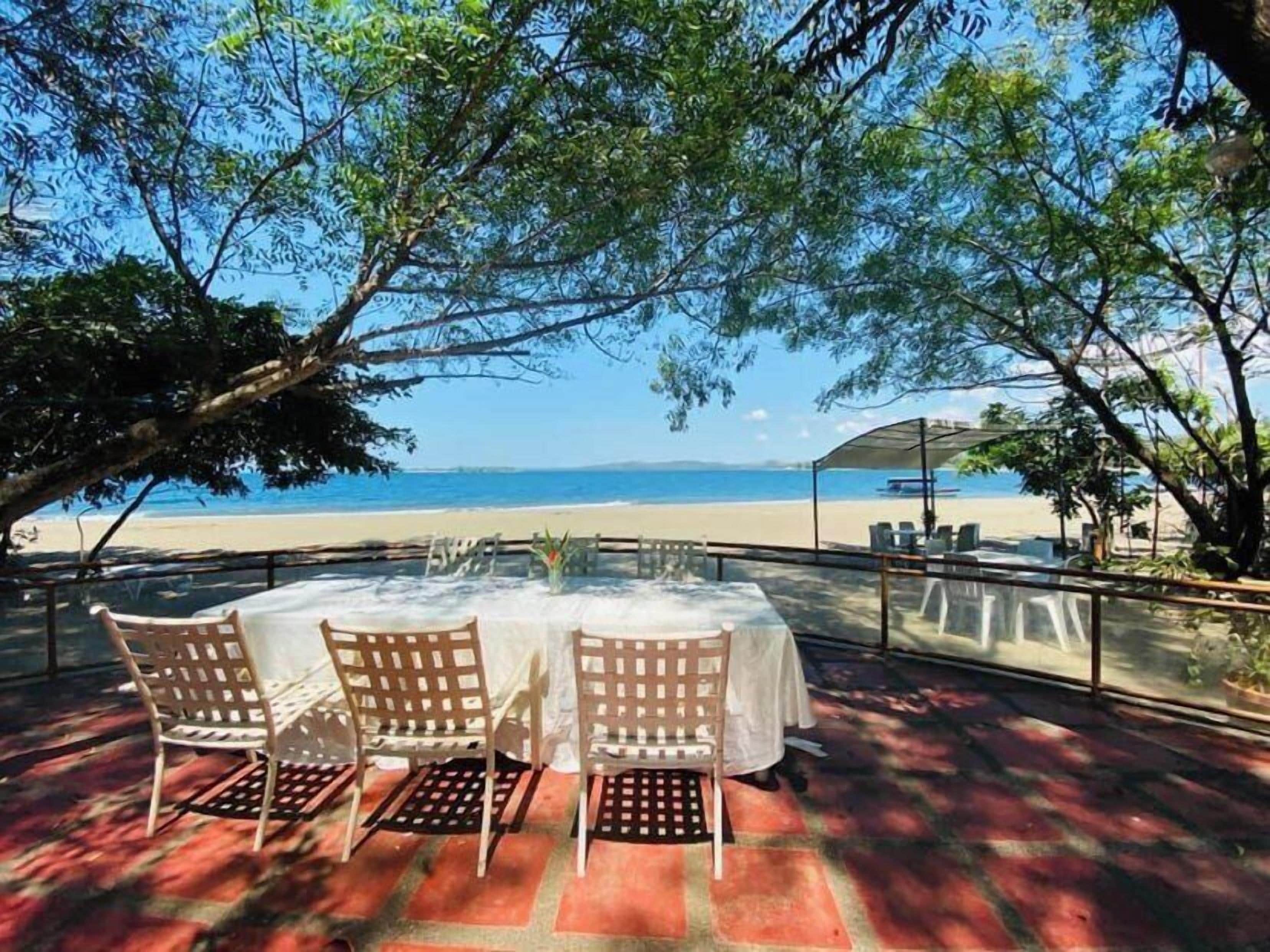 Vista frontal de la propiedad