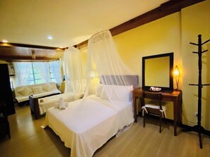 Villa (Riverside Rooms) | Schreibtisch