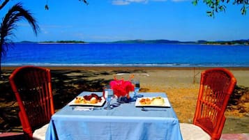 Breakfast, lunch, dinner served; local and international cuisine