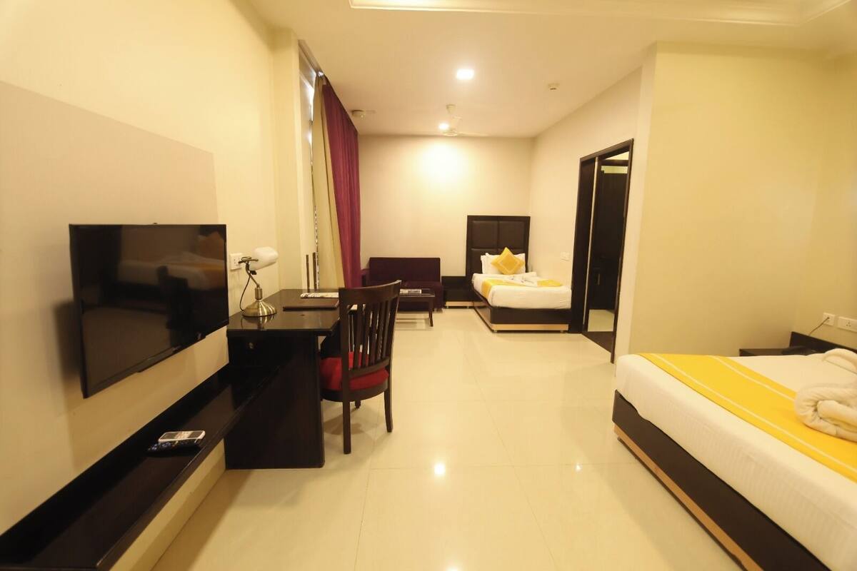 Suite, City View