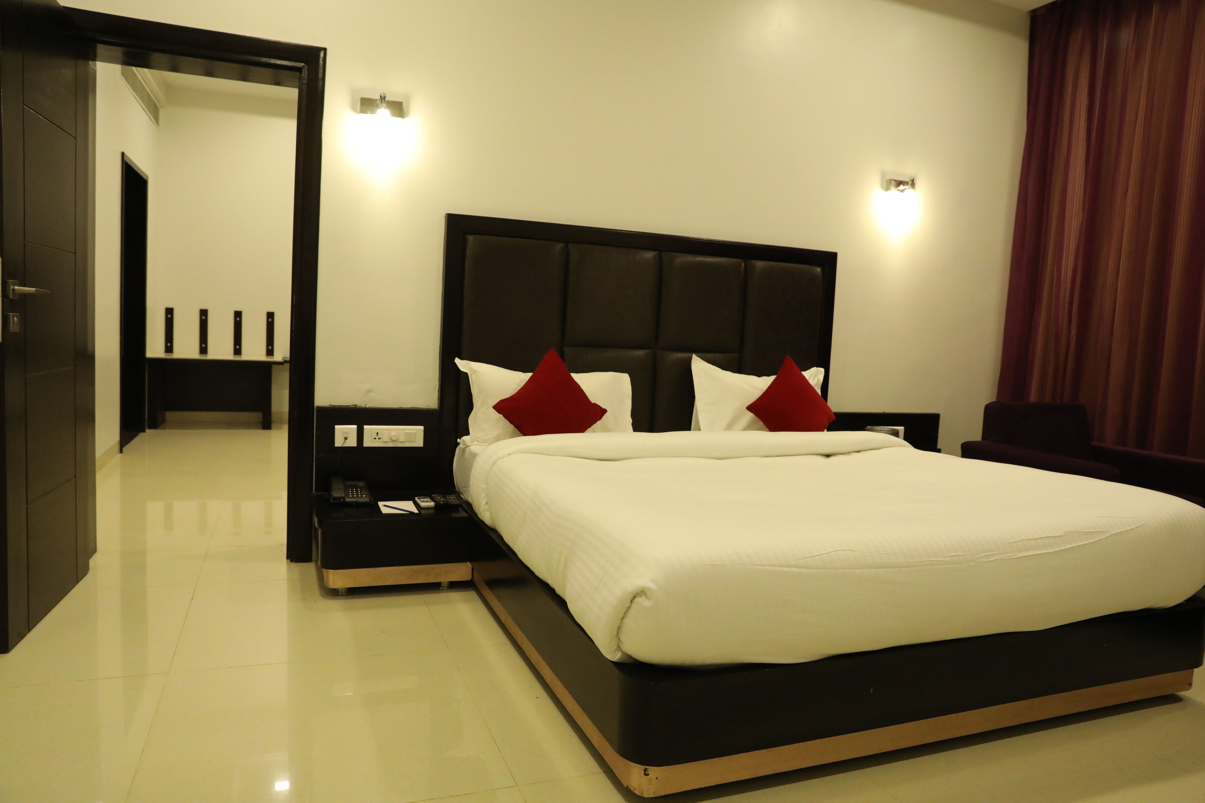 Deluxe Double Room, City View | Minibar, in-room safe, desk, soundproofing