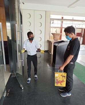 内部エントランス