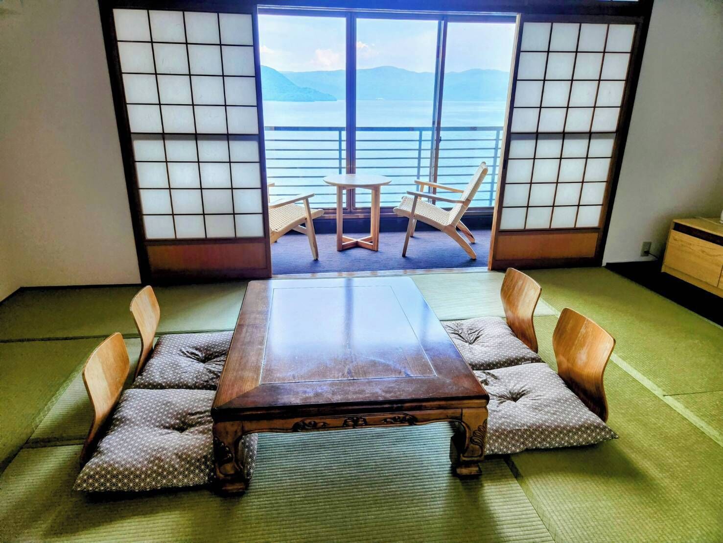 双床房, 无烟房, 湖景 (with Tatami Area, Upper Floors) | 客房内保险箱、办公桌、笔记本电脑工作区、遮光窗帘