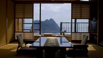 Deluxe Japanese-Style Room | Beach/ocean view