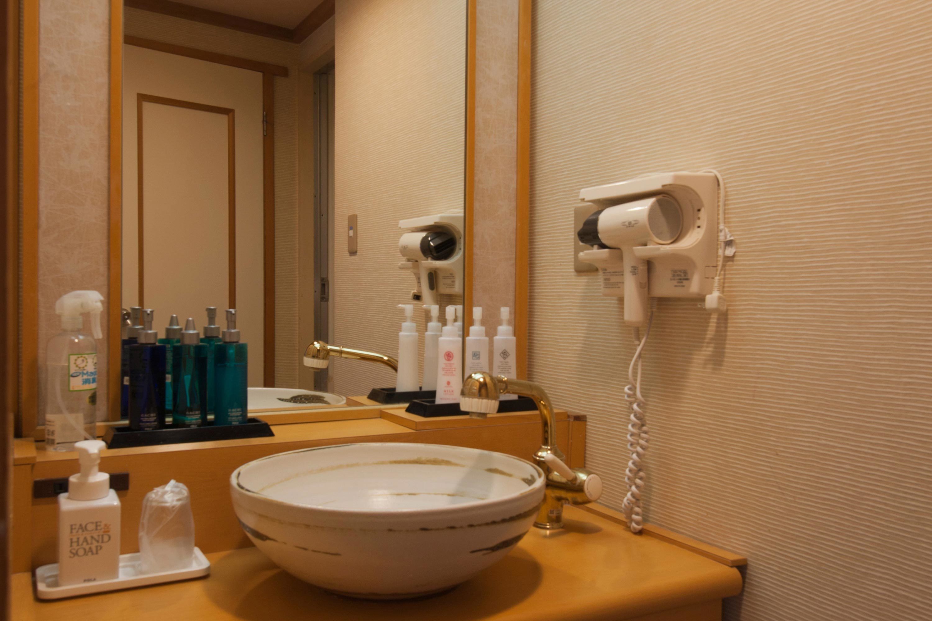 Bathroom amenities