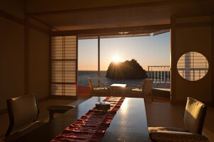 Junior Suite Japanese-Style Room | Down comforters, minibar, in-room safe, soundproofing