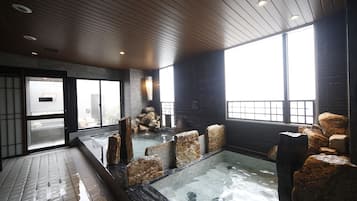 Indoor spa tub