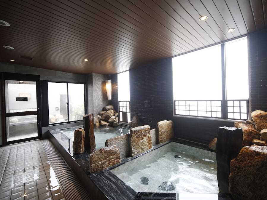Indoor spa tub
