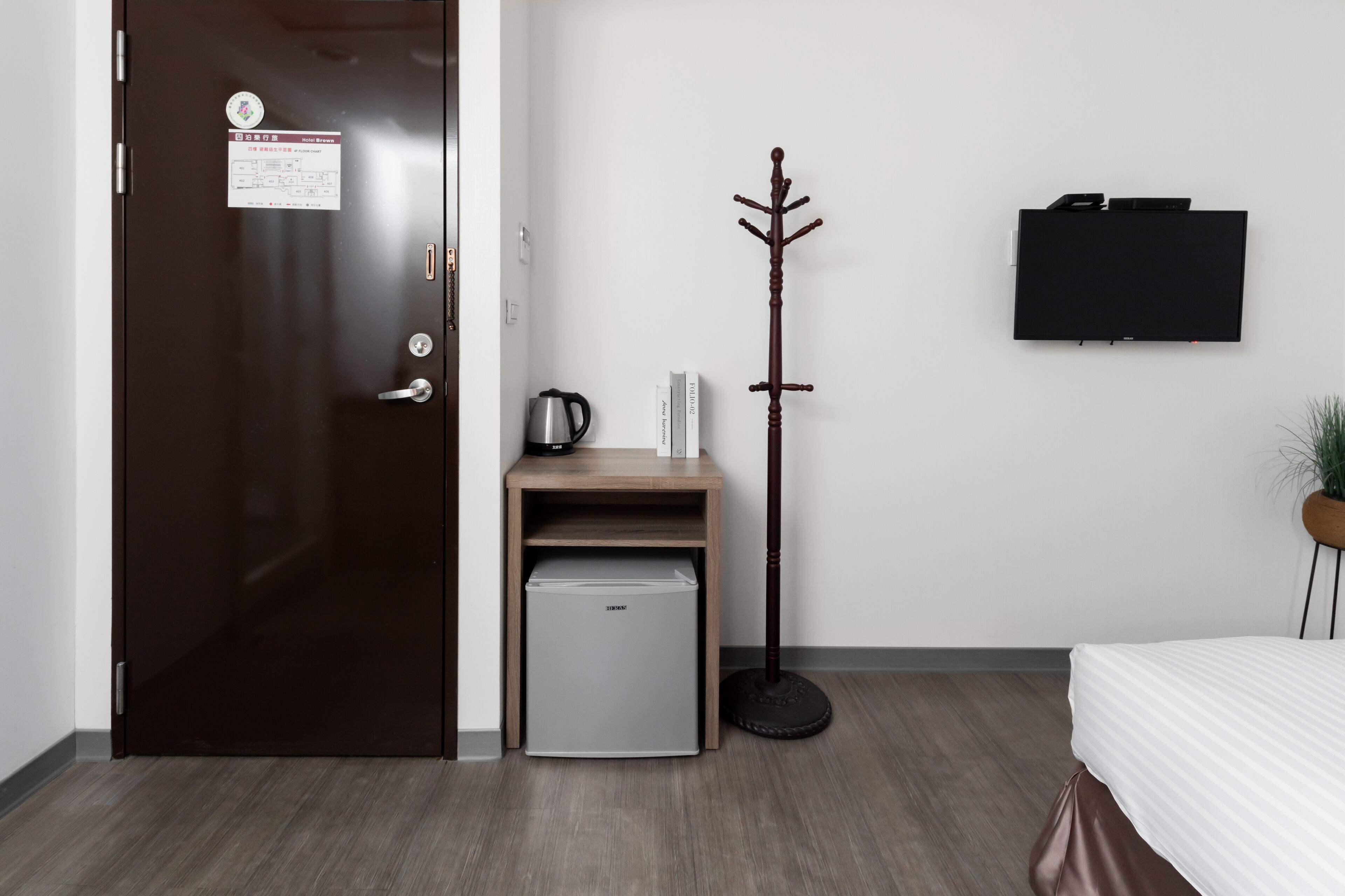 Desk, blackout curtains, free WiFi, wheelchair access