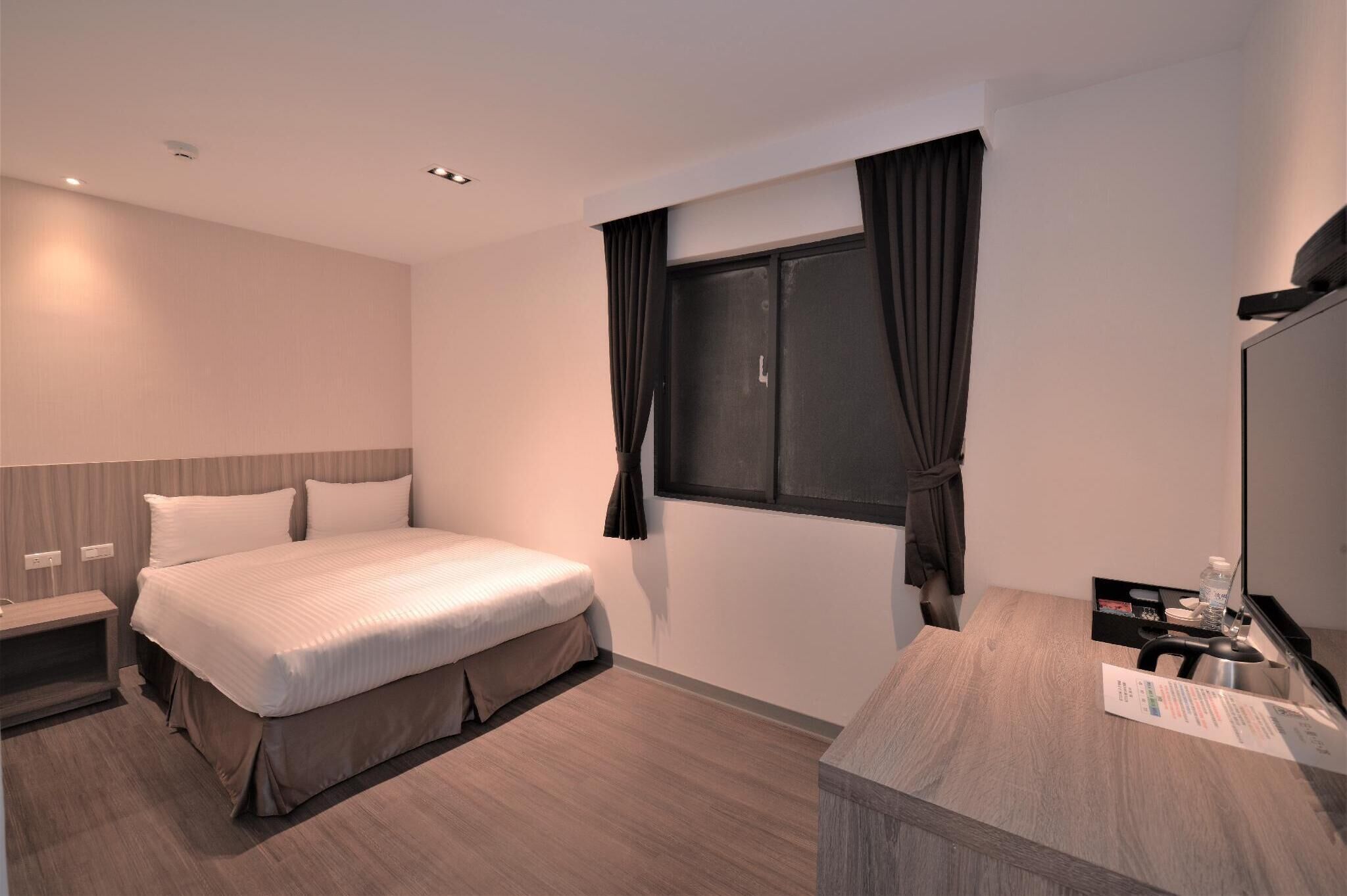 Desk, blackout curtains, free WiFi, wheelchair access