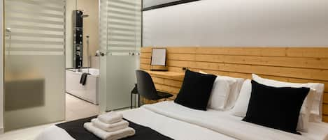 Deluxe Suite, 1 King Bed with Sofa bed, Ground Floor | Bathroom | Bathtub, free toiletries, hair dryer, bathrobes