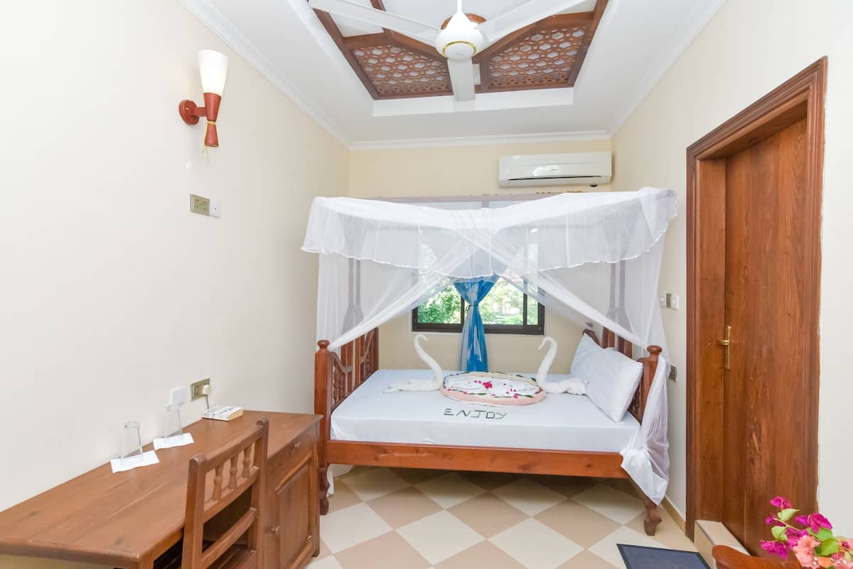 In-room safe, individually decorated, individually furnished, desk