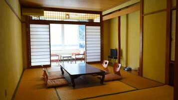 Traditional Japanese Room | Free WiFi