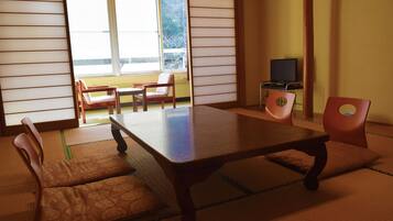 Traditional Japanese Room | Free WiFi