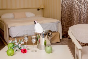 标准双人房 | 起居区 | 液晶电视