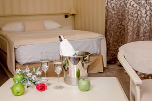 标准双人房 | 起居区 | 液晶电视