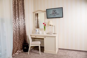 标准双人房 | 起居区 | 液晶电视