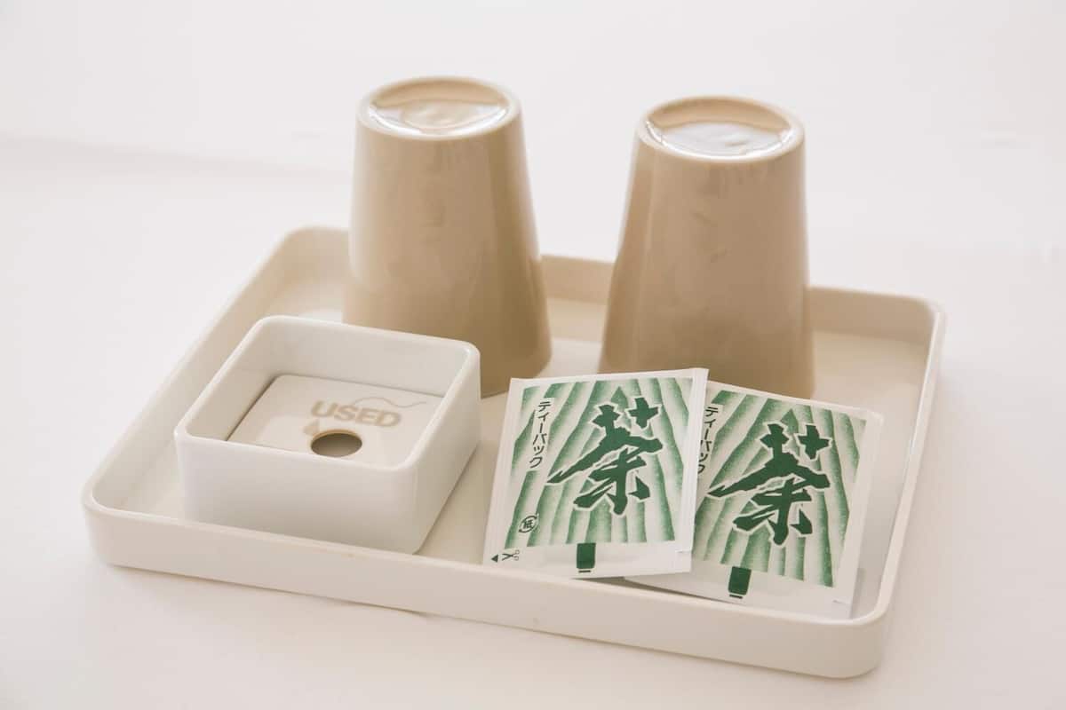 combined shower/bathtub, deep-soaking bathtub, free toiletries