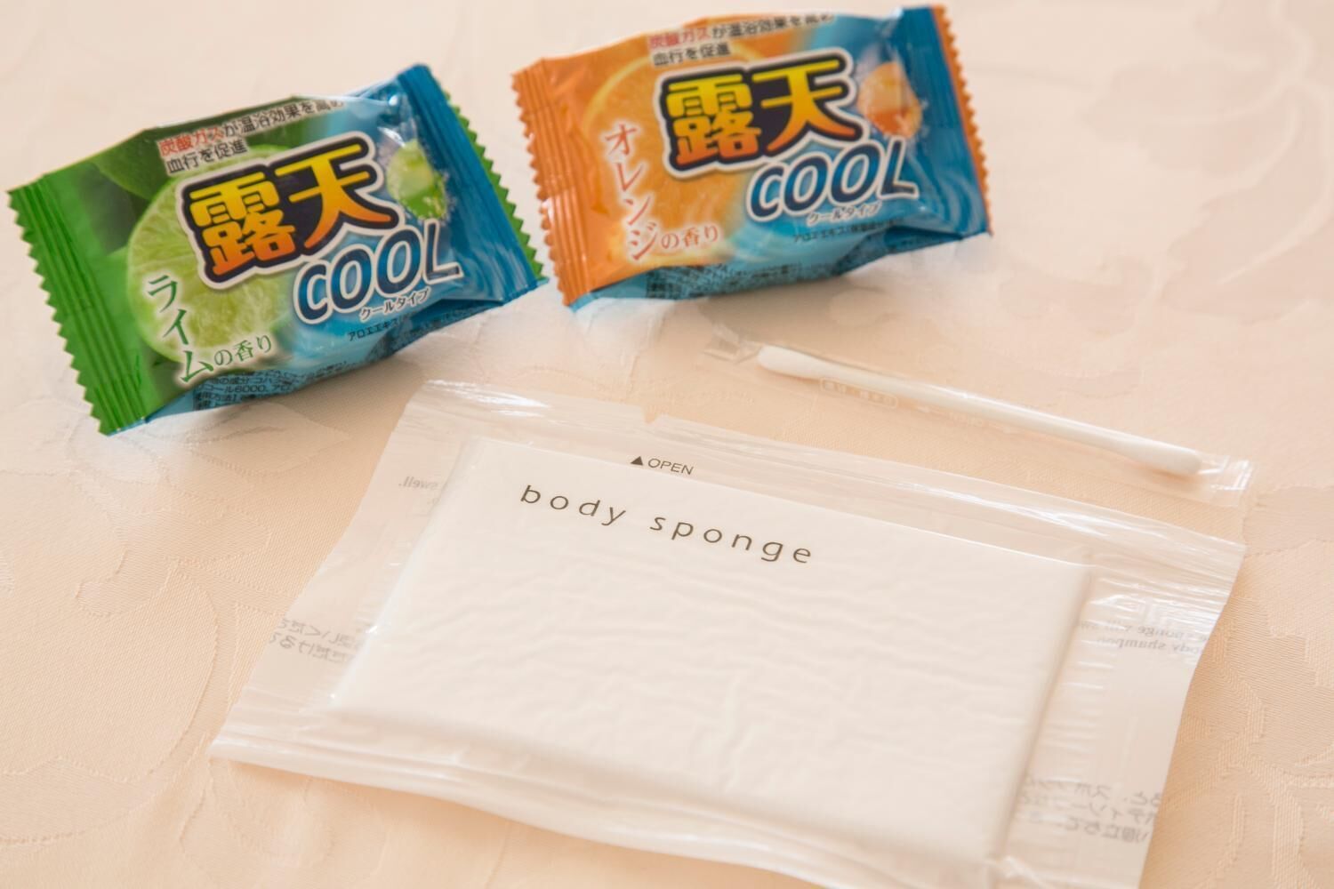 combined shower/bathtub, deep-soaking bathtub, free toiletries